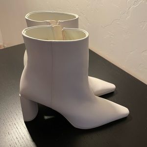 High Heeled boots